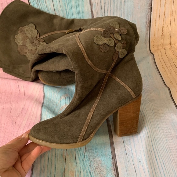 Elegant Floral Embroidered Knee-High Boots - Picture 7 of 10